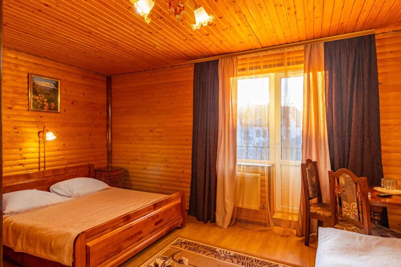 Гуцульська Світлиця Hotel Bukovel Exterior photo